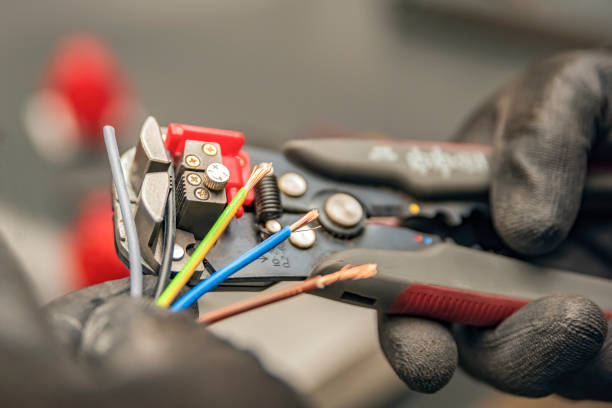 Best Electrical Outlet Repair  in Eastpointe, MI